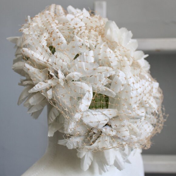 Vintage 1950's 1960's Women's Cream Color Floral Netted Pillbox Hat - Picture 3 of 5